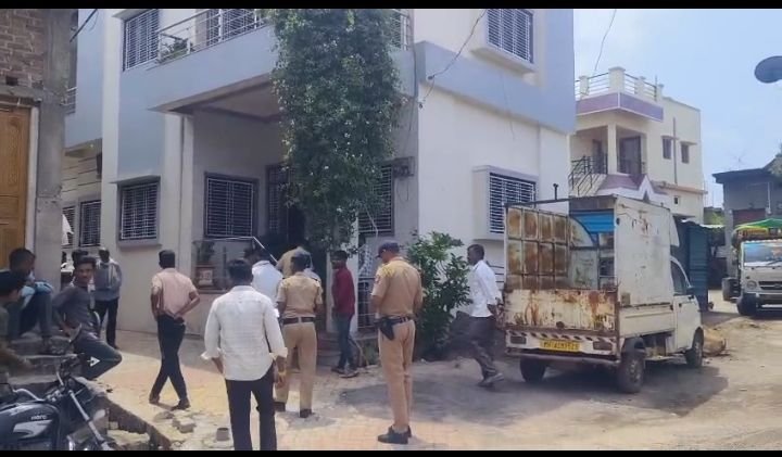 संग्रामपूर तालुक्यातील तामगाव पोलिस ठाण्याच्या हद्दीतील पळशी झाशी येथे साडेसहा लाखांची घरफोडी; पोलिसांच्या वचकावर प्रश्नचिन्ह