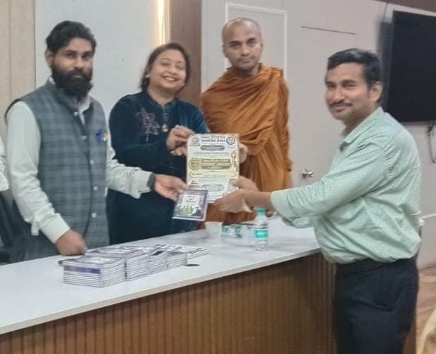 शाहीर राजेंद्र बावनकुळे यांना ‘नागपूर सिटी आयकॉनिक पुरस्कार २०२६’ने सन्मान