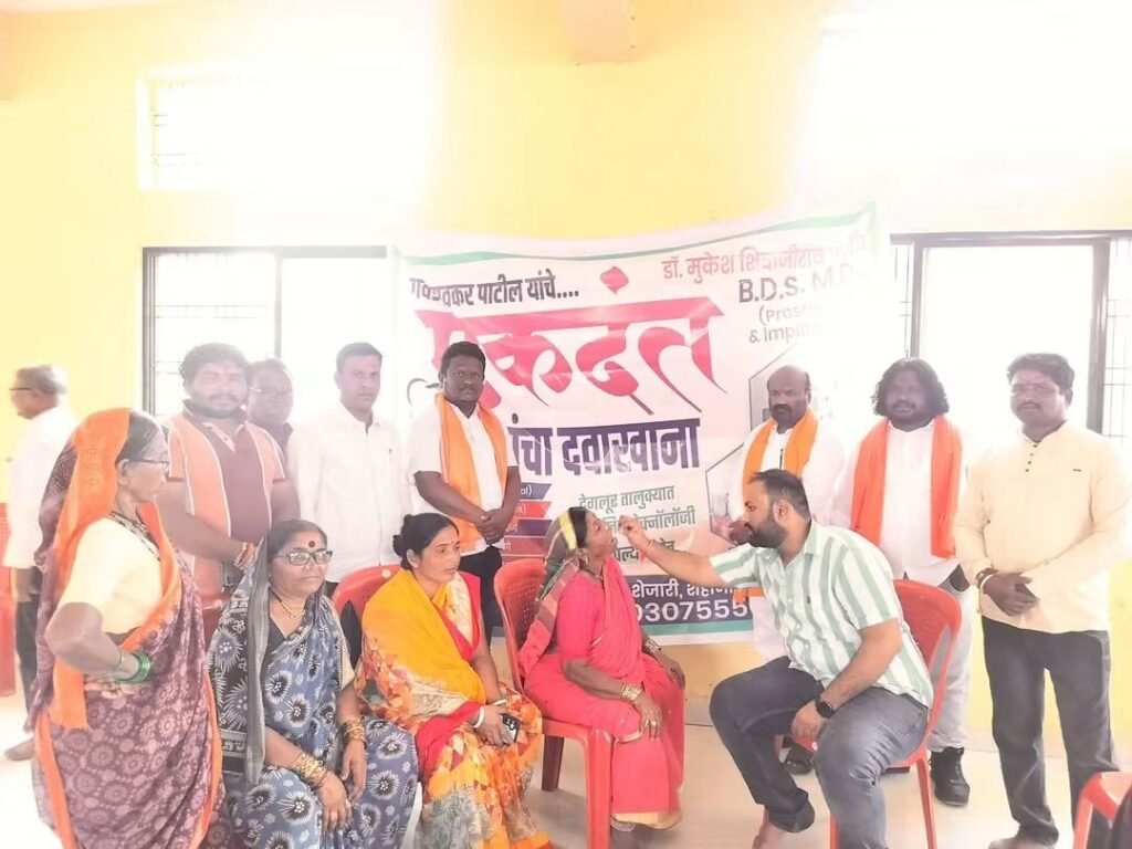 देगलूर येथे युवा सेनेच्या वतीने मोफत नेत्ररोग व दंत, नाक कान घसा तपासणी शिबिर व चष्मे वाटप कार्यक्र